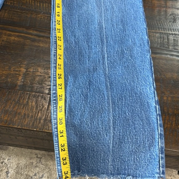 Abercrombie Jeans Curve Love 90s Relaxed Medium Wash Raw hem Worn twice like new - Picture 6 of 9
